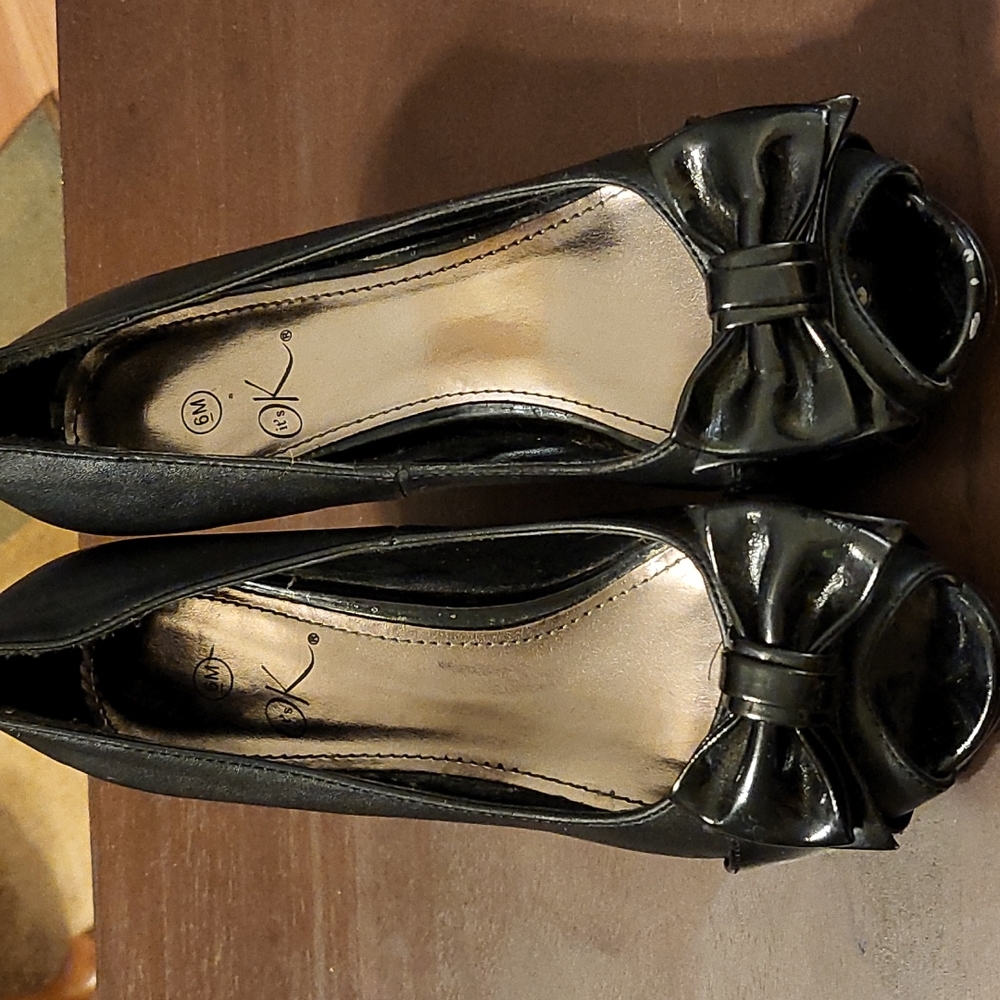 It's OK women's size 6M heels